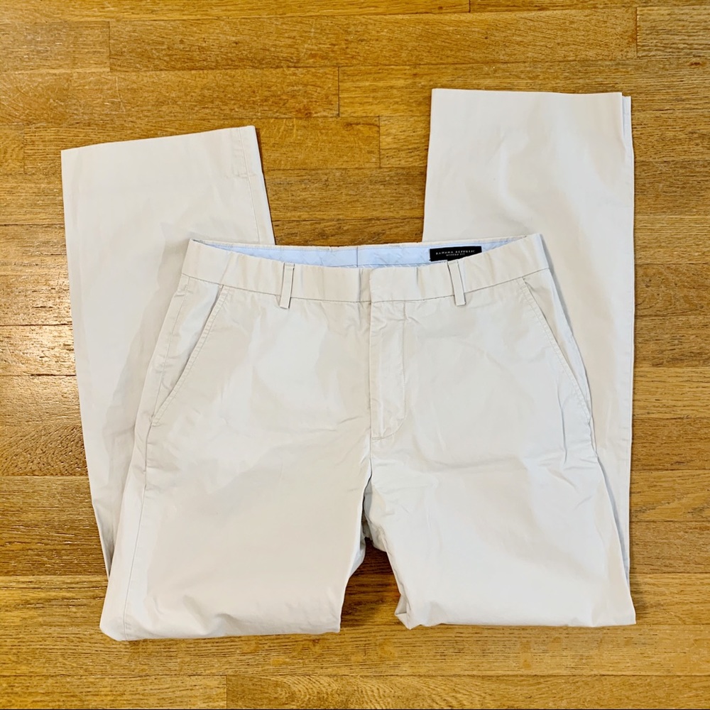 EUC Modern Fit Banana Republic Men's Khaki Pants